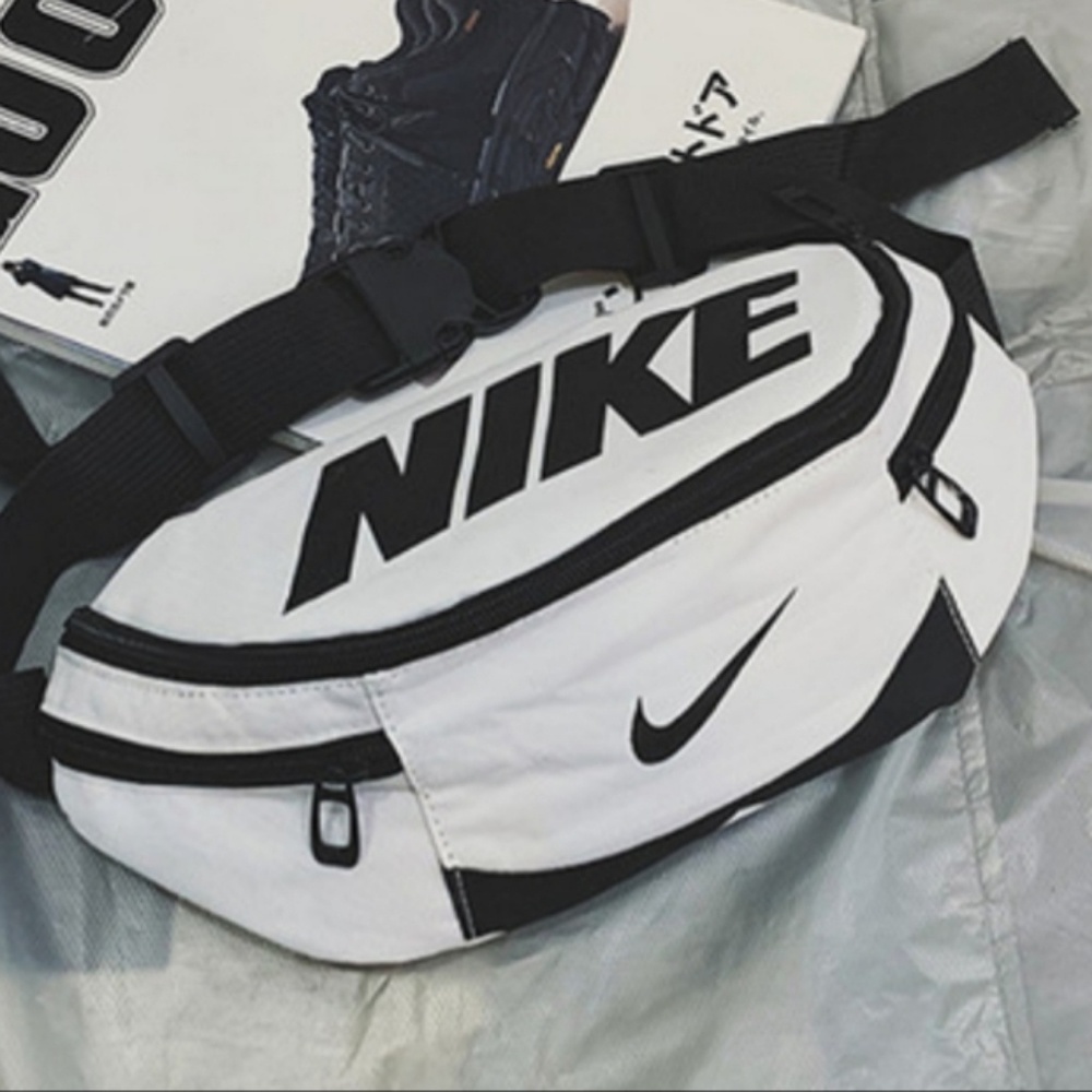 Unisex Nike Fannypack - Picture 2 of 7